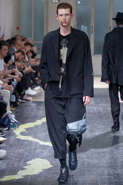 Look 32